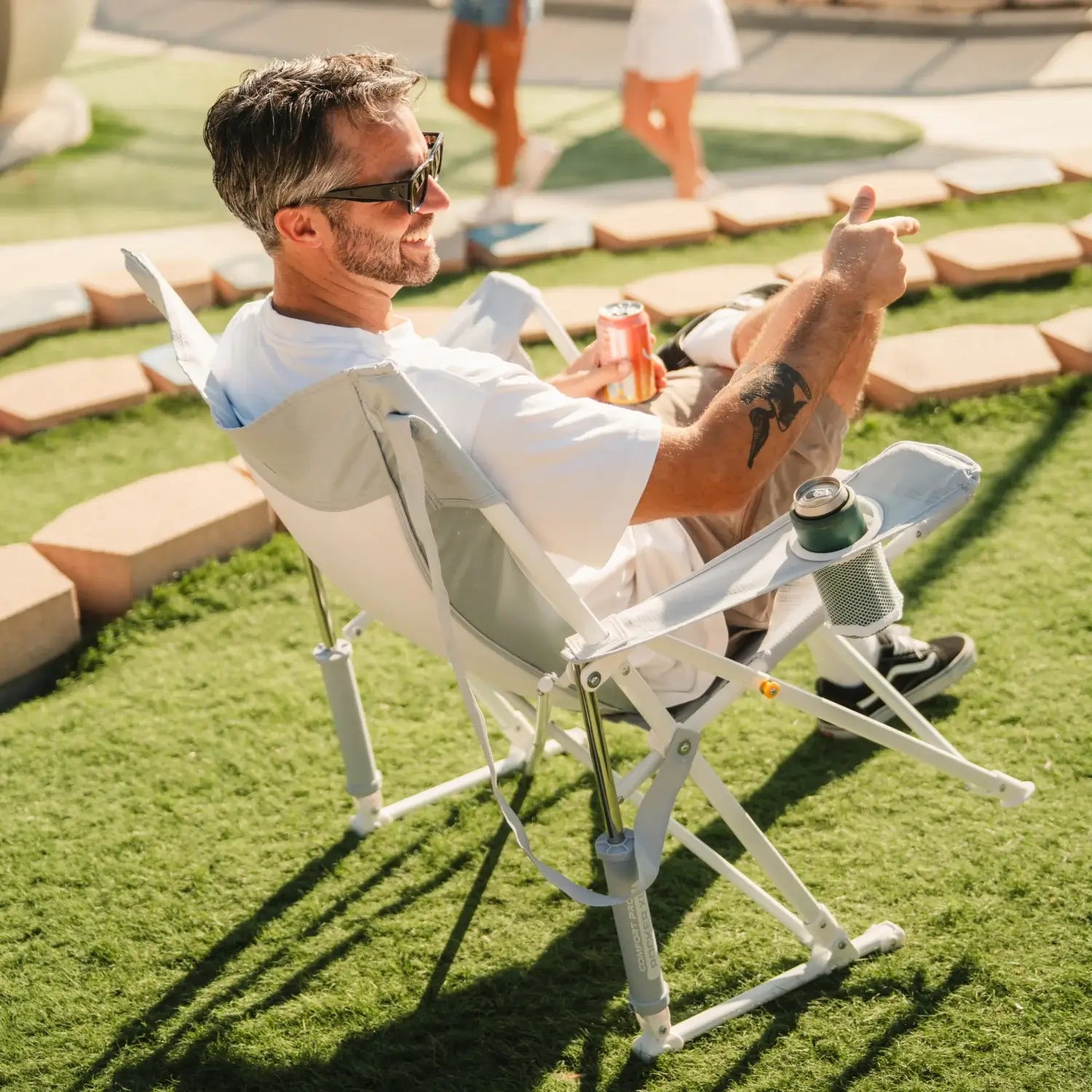 Smooth Motion Comfort Pro Rocker XL - Choice 107 - Heavy-Duty Kickback Rocker with Beverage Holder Detail